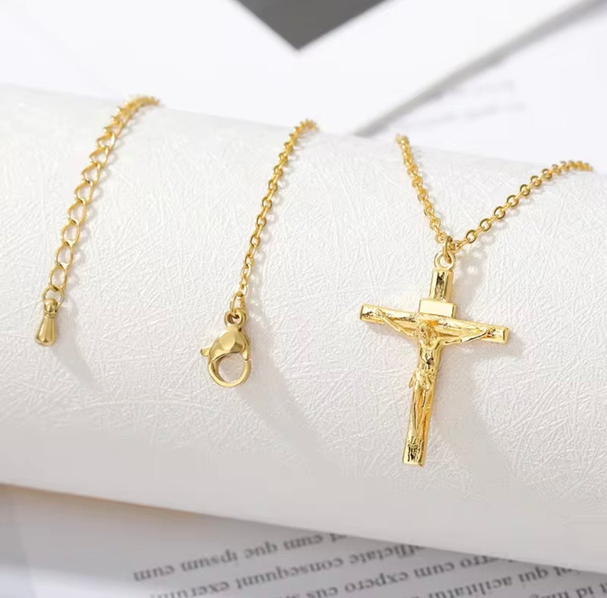 Collier Croix Éternelle